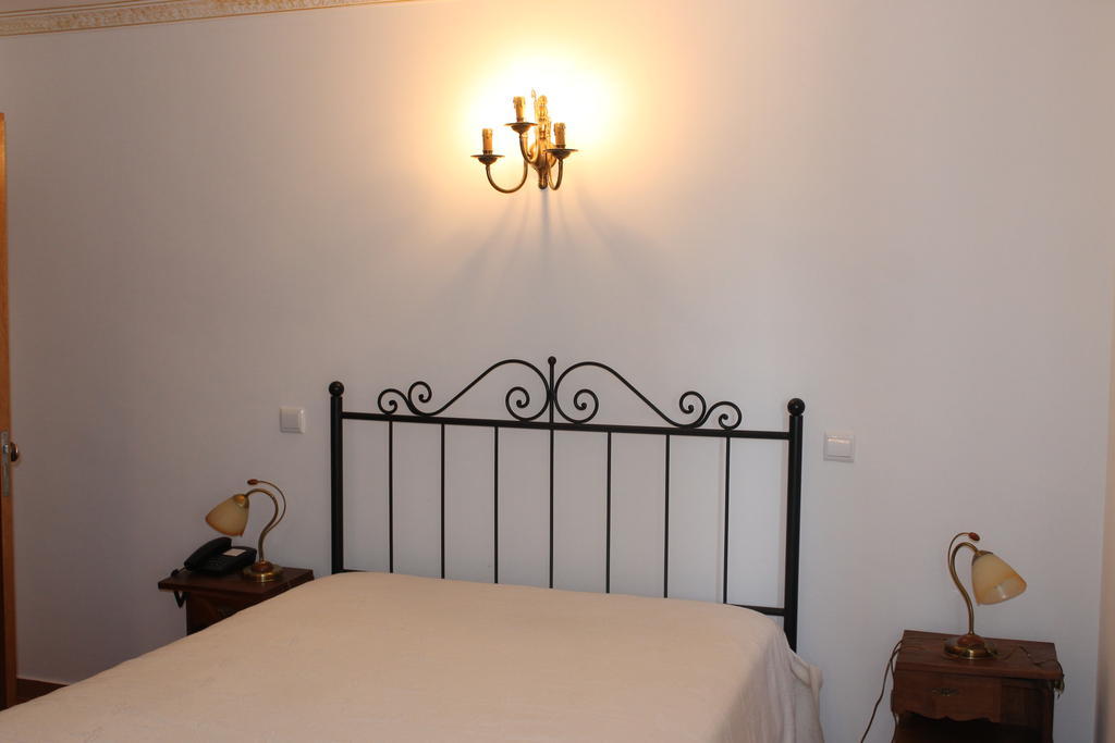 "O Viajante" Low Cost Hotel Естремос Екстериор снимка
