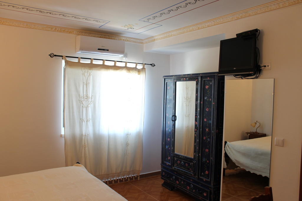 "O Viajante" Low Cost Hotel Естремос Екстериор снимка