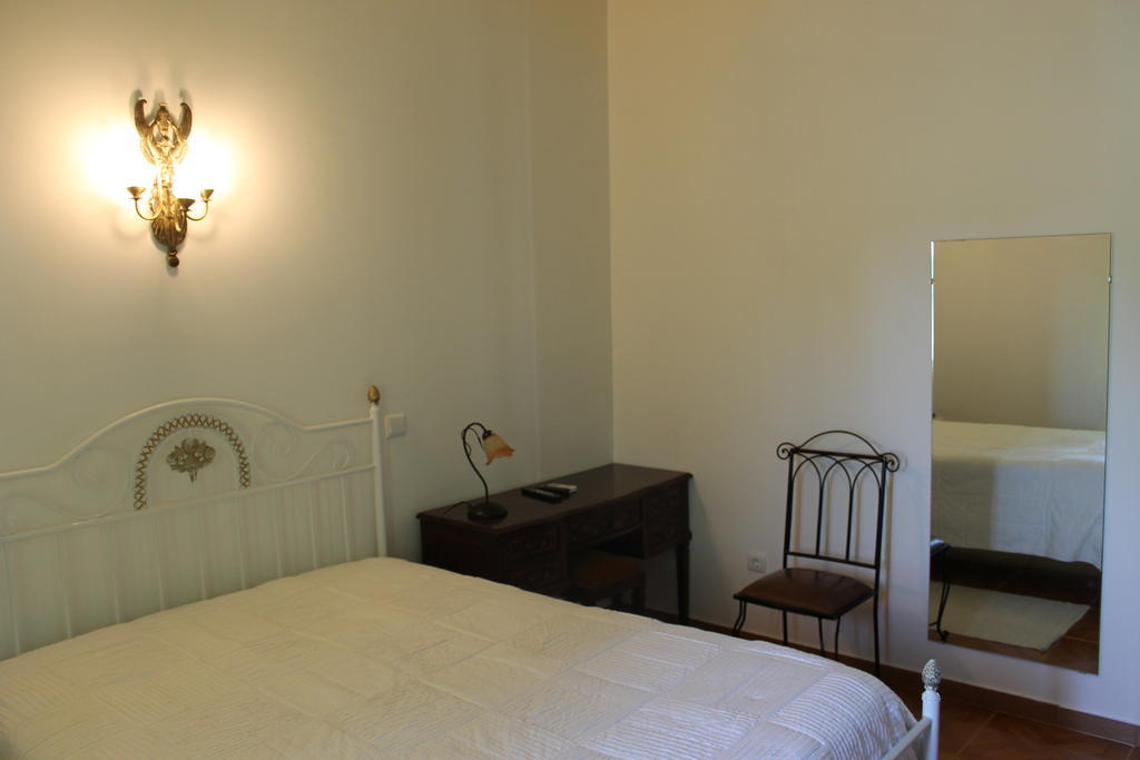"O Viajante" Low Cost Hotel Естремос Екстериор снимка
