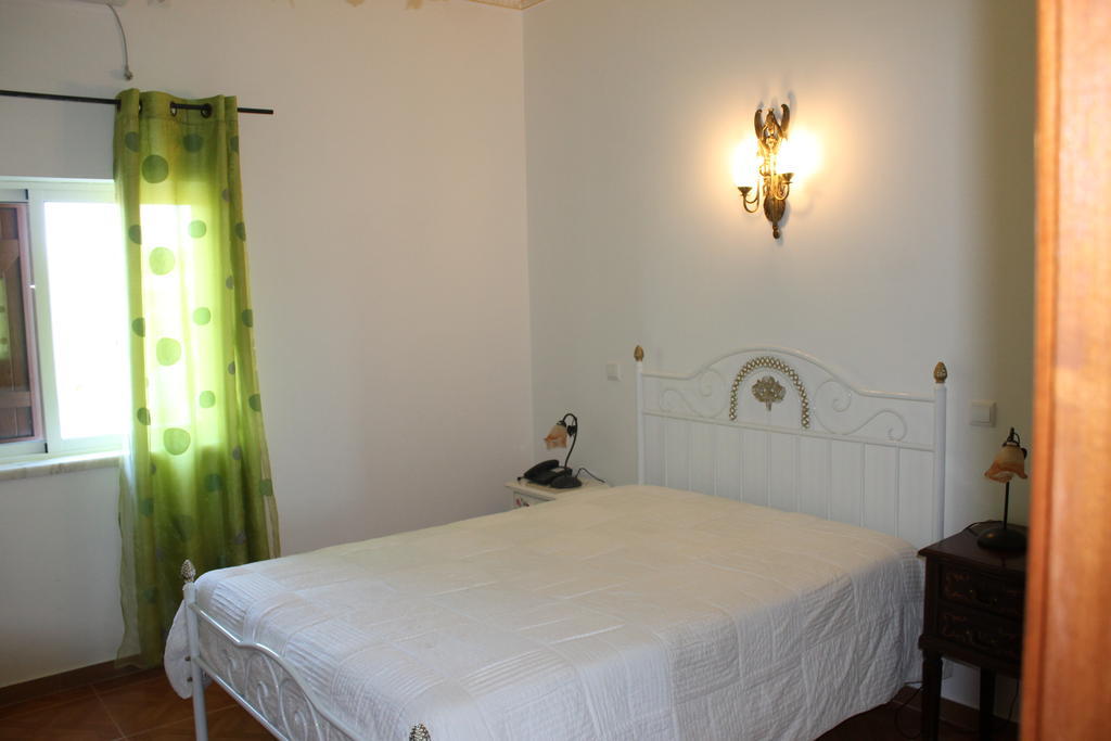 "O Viajante" Low Cost Hotel Естремос Екстериор снимка