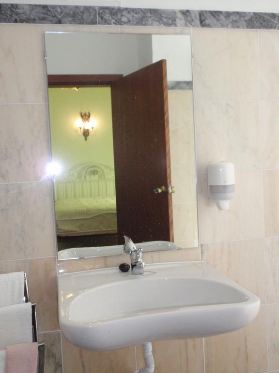 "O Viajante" Low Cost Hotel Естремос Стая снимка