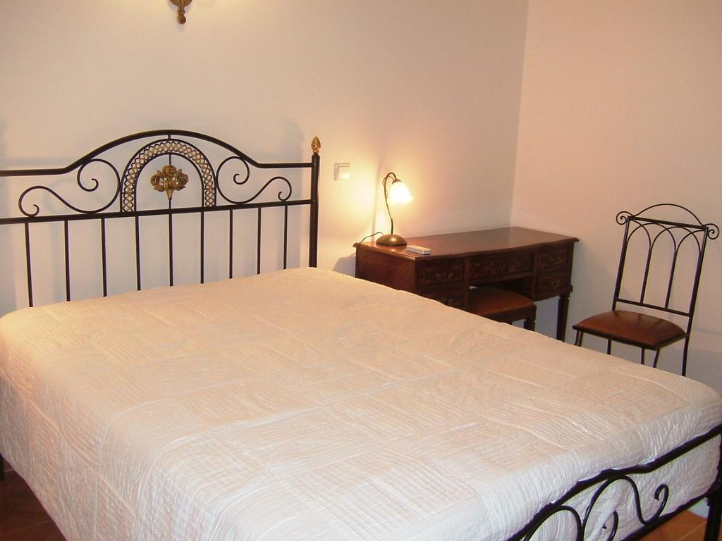 "O Viajante" Low Cost Hotel Естремос Стая снимка