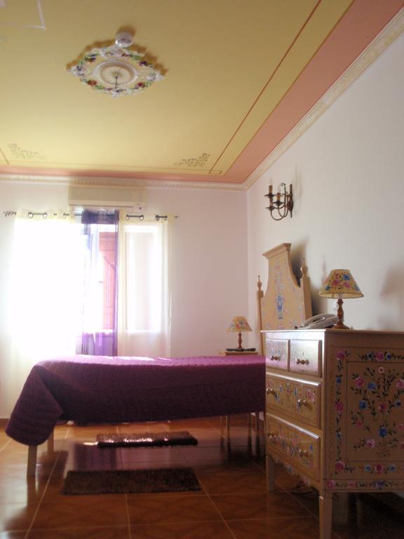 "O Viajante" Low Cost Hotel Естремос Екстериор снимка