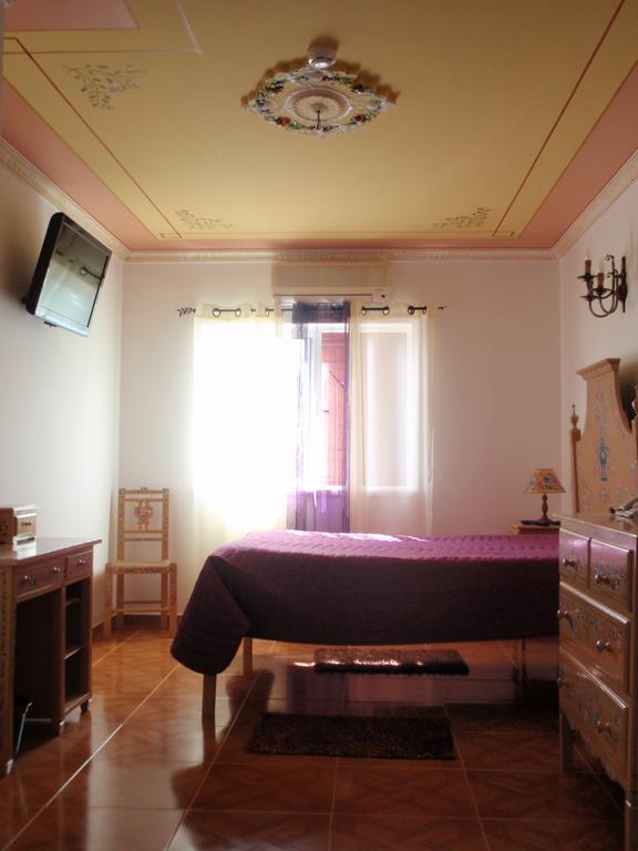 "O Viajante" Low Cost Hotel Естремос Екстериор снимка